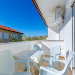 Klimatiziran Mali balkon apartman za 5 osoba(e) sa 2 spavaće(om) sobe(om)