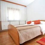 Apartament 6-osobowy z klimatyzacją z tarasem z 3 pomieszczeniami sypialnianymi