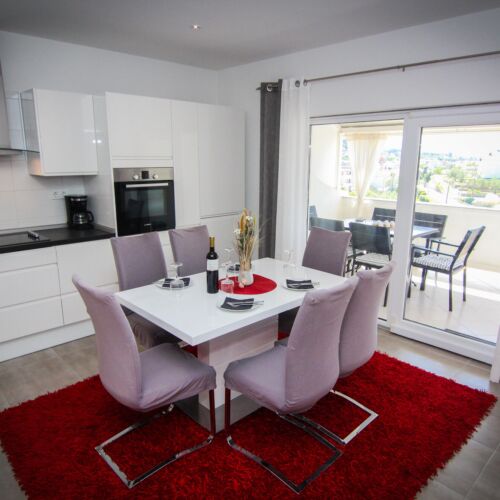 Apartament cu aer condiționat cu vedere spre mare cu 3 camere pentru 5 pers.