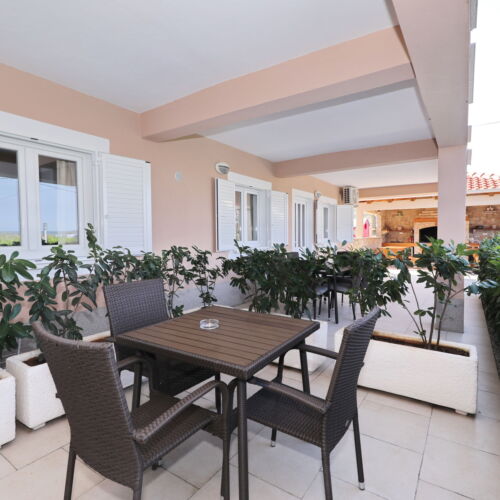 Apartman s klimatizací pro 6 os. se 3 ložnicemi na přízemí