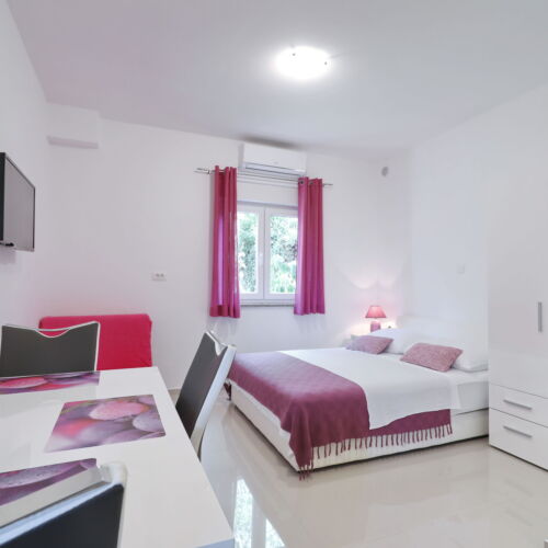 Apartman s klimatizací pro 3 os. s 1 ložnicí s výhledem do zahrady