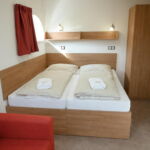 Dvoulůžkový pokoj s manželskou postelí a přistýlkou Cabernet Sauvignon 