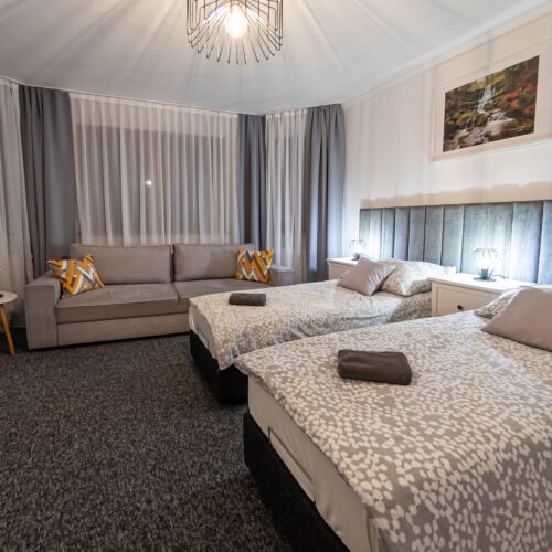 Upstairs Triple Room ensuite