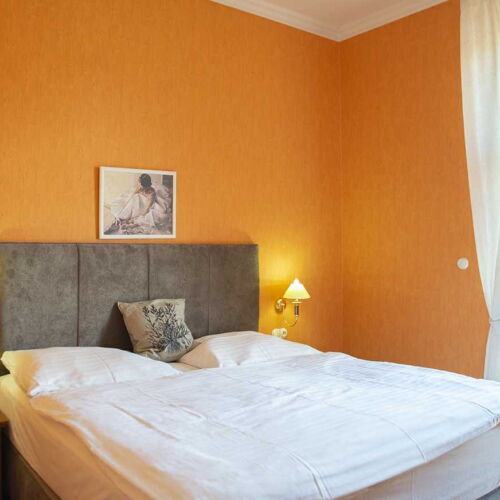 Zweibettzimmer mit Dusche und Balkon