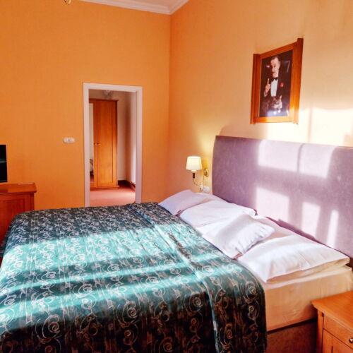 Zweibettzimmer mit Balkon