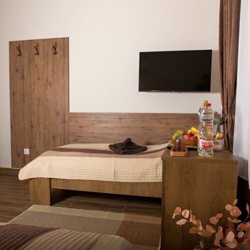 City View Upstairs 2-Room Apartment for 5 Persons
