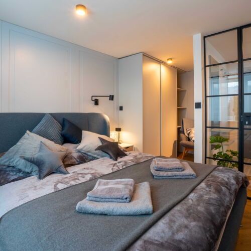 Apartman se sprchou s privátní koupelnou mimo apartmán pro 4 os.