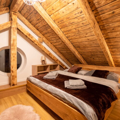 Apartman se sprchou s privátní koupelnou mimo apartmán pro 9 os.