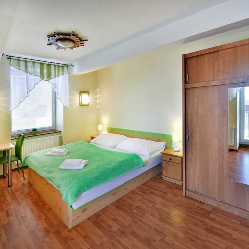 6-Bett-Zimmer mit Dusche und Eigener Teeküche