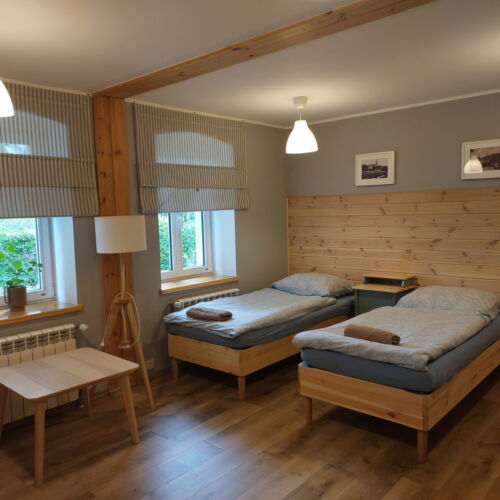 Apartament la parter cu grup sanitar cu 2 camere pentru 6 pers.