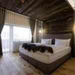 Standard Izba s balkónom s manželskou posteľou (s možnosťou prístelky)