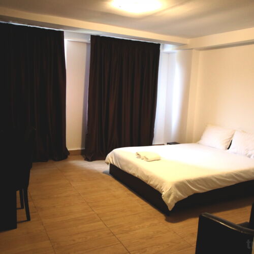 Camera cvadrupla deluxe cu baie