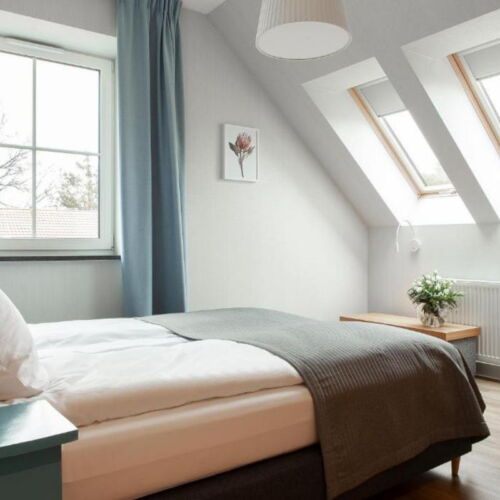 Doppelzimmer mit Badezimmer und Klimaanlage