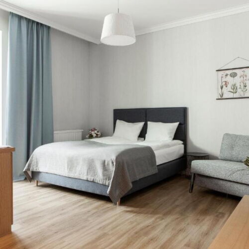 Doppelzimmer mit Badezimmer und Klimaanlage