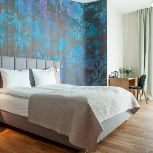 Doppelzimmer mit Klimaanlage und Aussicht auf den Garten