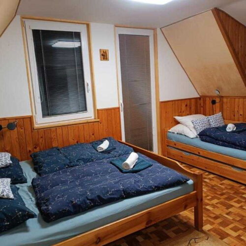 Chata (jako celek) se sprchou s terasou pro 3 os. (s možností přistýlky)