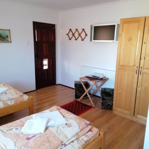 Cabană pentru 12 pers. (se inchirieaza doar integral)