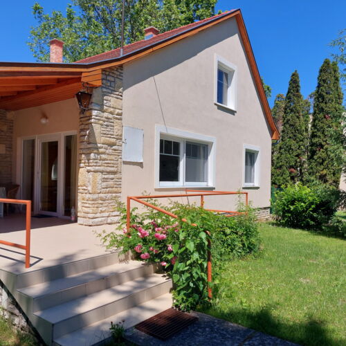 Apartament cu aer condiționat cu terasă cu 3 camere pentru 12 pers. (se poate solicita pat suplimentar)