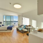 Apartament 3-osobowy z tarasem z widokiem na morze z 1 pomieszczeniem sypialnianym