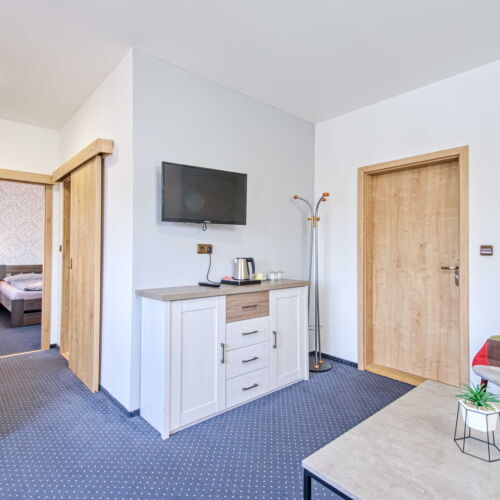 Camera cvadrupla cu duș