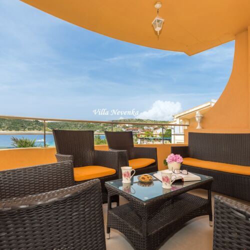 Sea View 4-Room Air Conditioned Apartment for 10 Persons A-20298-c