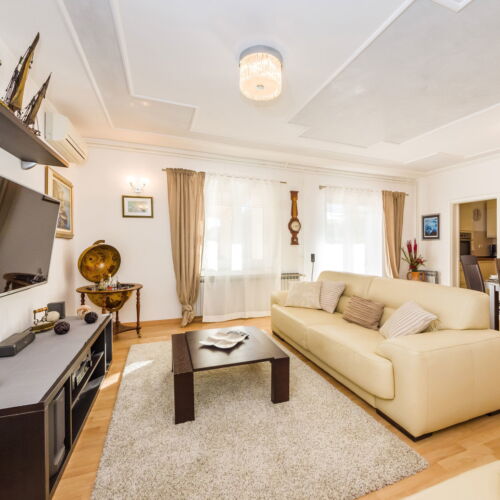 Casă de vacanță cu aer condiționat pentru 10 pers. (se inchirieaza doar integral)