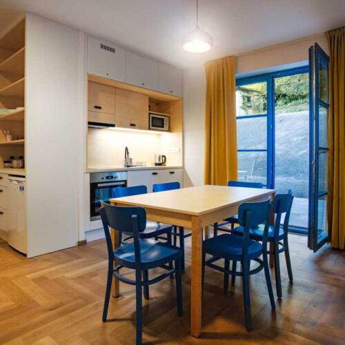 Apartman se sprchou s privátní koupelnou mimo apartmán pro 4 os. (s možností přistýlky)