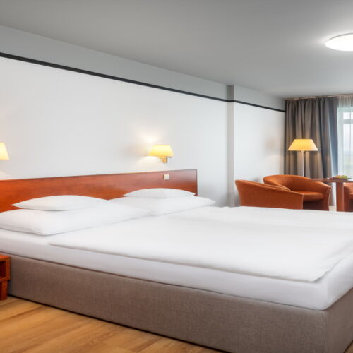 Pokój 3-osobowy Pokój Superior z dwoma łóżkami z dostawką (Skrzydło zachodnie)