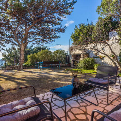 Apartament la parter cu vedere spre grădină cu 2 camere pentru 4 pers.