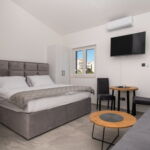 Apartman s klimatizací pro 3 os. se 2 ložnicemi s výhledem na moře