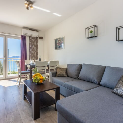 Pogled na more Na katu apartman za 4 osoba(e) sa 2 spavaće(om) sobe(om)