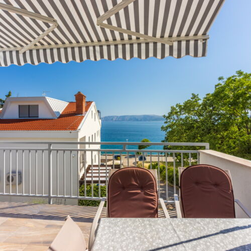 Apartament cu balcon cu vedere spre mare cu 2 camere pentru 4 pers.