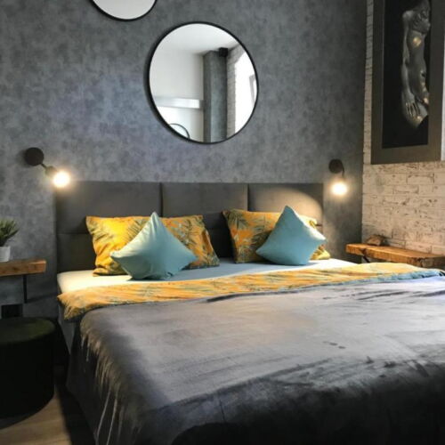 Yard View 1-Room Balcony Apartment for 2 Persons