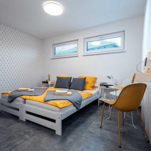 Pokoj s koupelnou se sprchou pro 2 os.