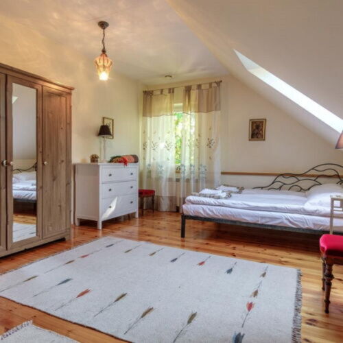 Casa de vacanta cu vedere spre padure cu vedere spre gradina pentru 9 pers. (se inchirieaza doar integral) (se poate solicita pat suplimentar)