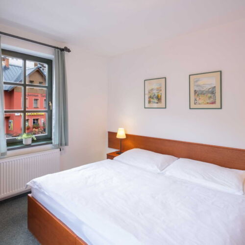 Komfort Pokoj s koupelnou s manželskou postelí