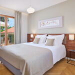 Suita s balkónem s klimatizací s manželskou postelí s 1 ložnicí