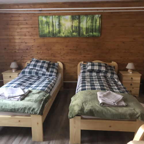 Apartament la parter cu vedere spre curte cu 1 camera pentru 2 pers. (se poate solicita pat suplimentar)