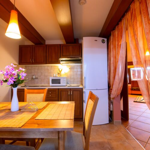 2-Zimmer-Apartment für 4 Personen mit Klimaanlage und Eigner Küche (Zusatzbett möglich)