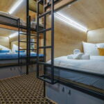 Dormitor pat în dormitor comun cu aer condiționat