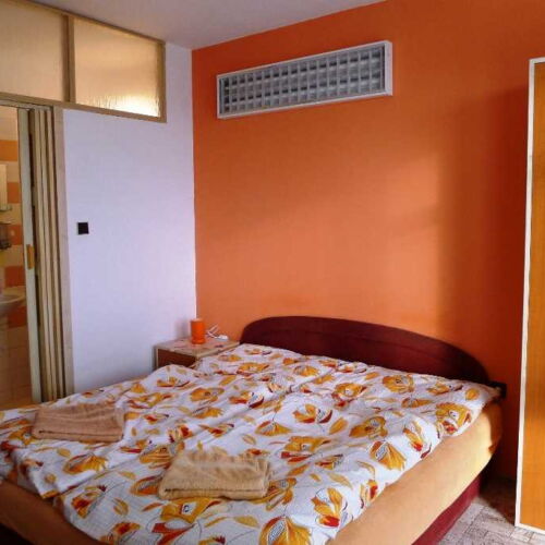 Camera cu duș pentru 5 pers.