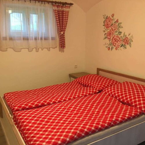 Chalupa cu duș cu bucătărie proprie pentru 8 pers. (se inchirieaza doar integral)