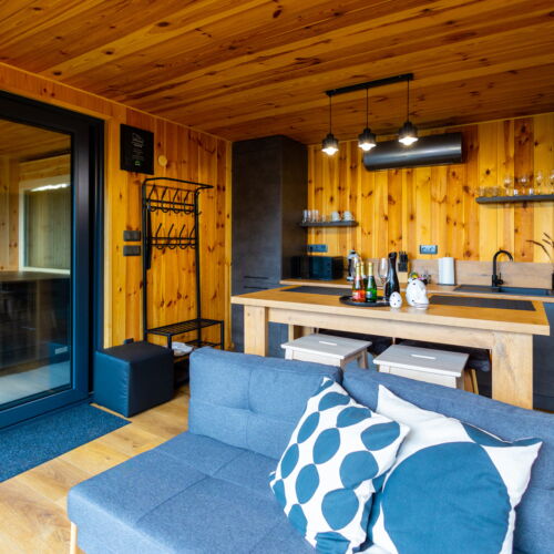 Apartament pentru 2 pers. (se inchirieaza doar integral)