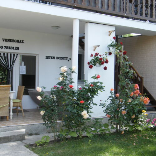 Apartament la etaj cu vedere spre gradina cu 3 camere pentru 6 pers.