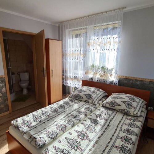 Camera dubla cu grădină cu duș