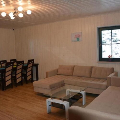 Domek drewniany 13-osobowy z dostępem do ogrodu z widokiem na góry