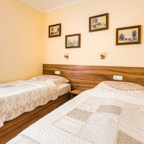 Pokój 3-osobowy z prysznicem z dostępem do ogrodu