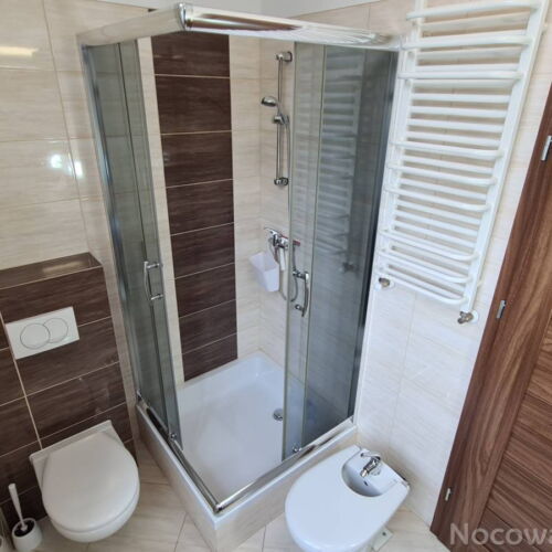 Apartament 4-osobowy z łazienką z własną kuchnią z 1 pomieszczeniem sypialnianym