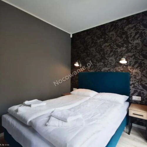 Domek drewniany 4-osobowy z klimatyzacją z dostępem do ogrodu