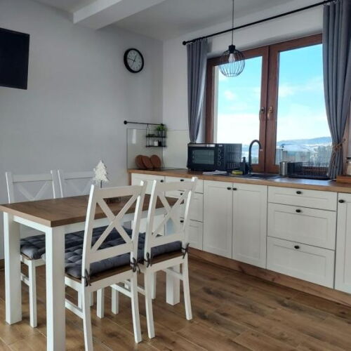 Domek drewniany 4-osobowy z dostępem do ogrodu z widokiem na góry